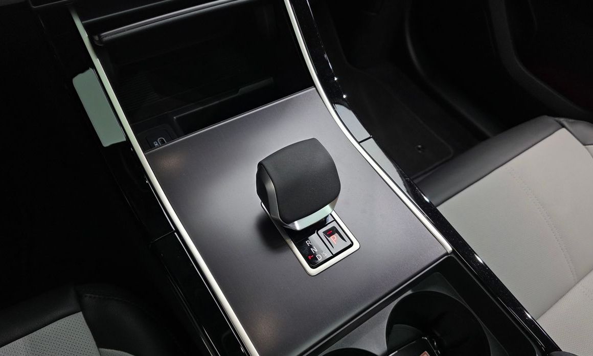 Land Rover Range Rover Velar 2026
