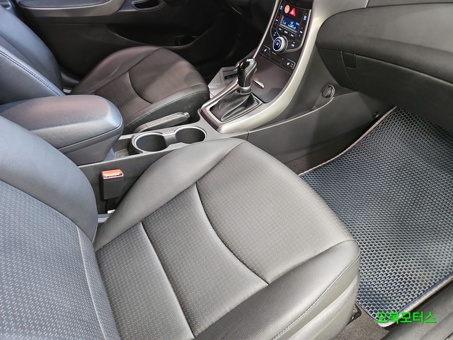 Hyundai AVANTE 2015
