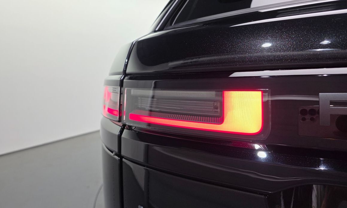 Land Rover Range Rover Velar 2026