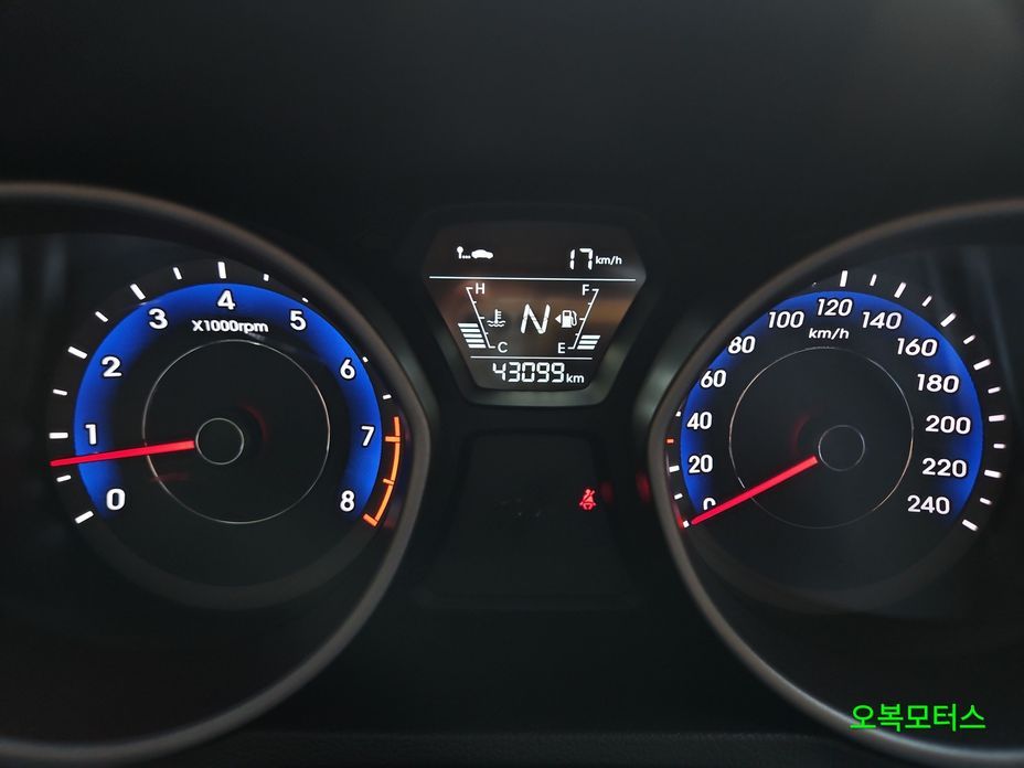 Hyundai AVANTE 2015