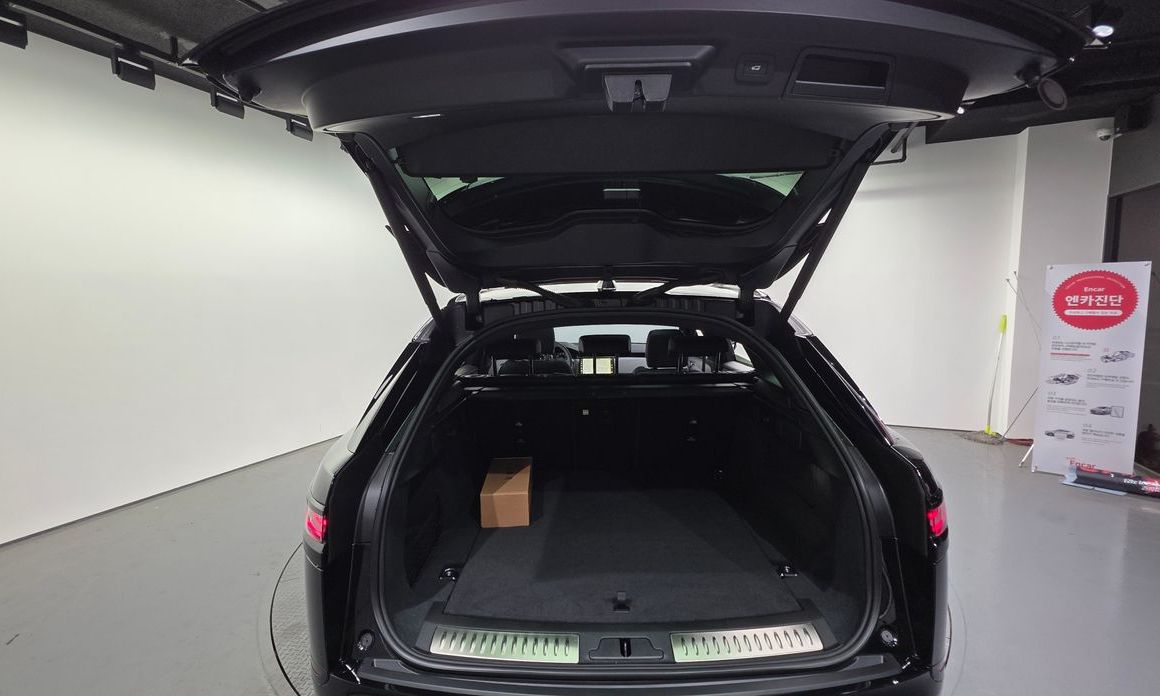 Land Rover Range Rover Velar 2026