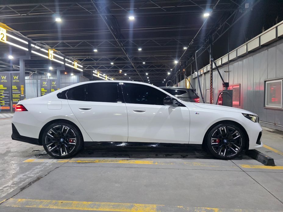 BMW i5 2024