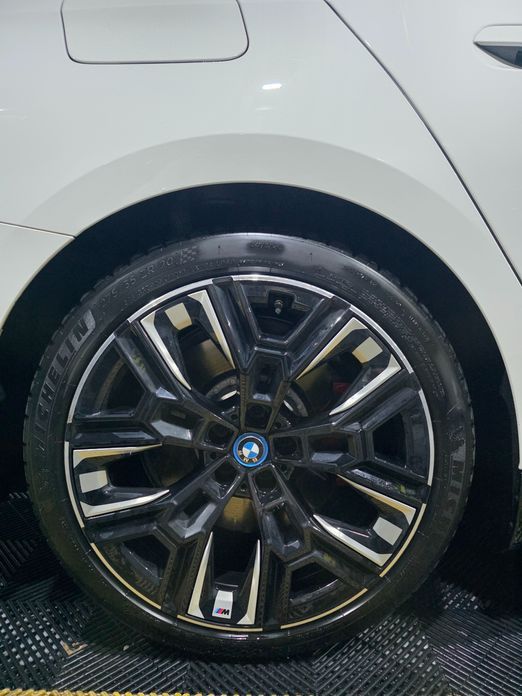 BMW i5 2024