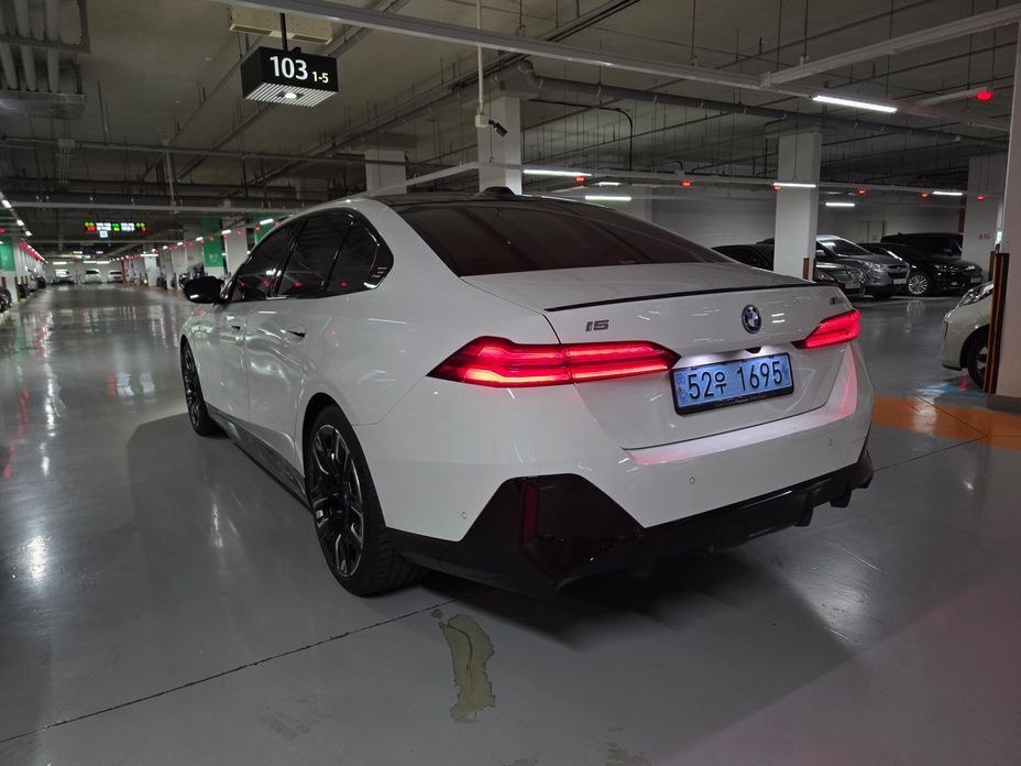 BMW i5 2024