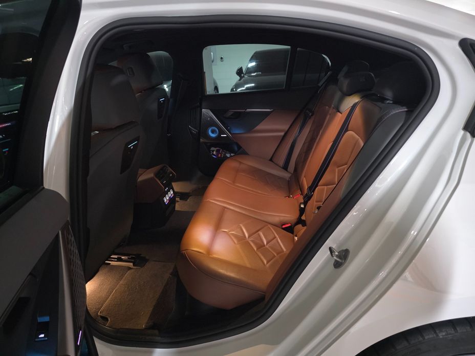 BMW i5 2024