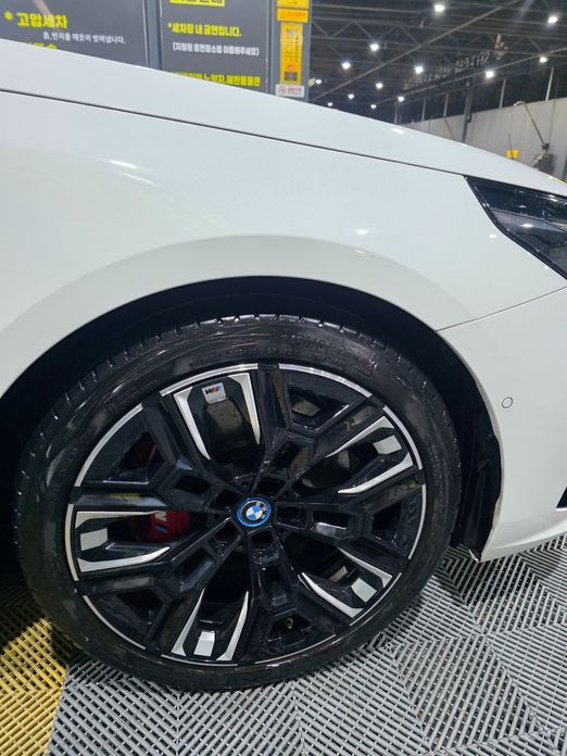 BMW i5 2024