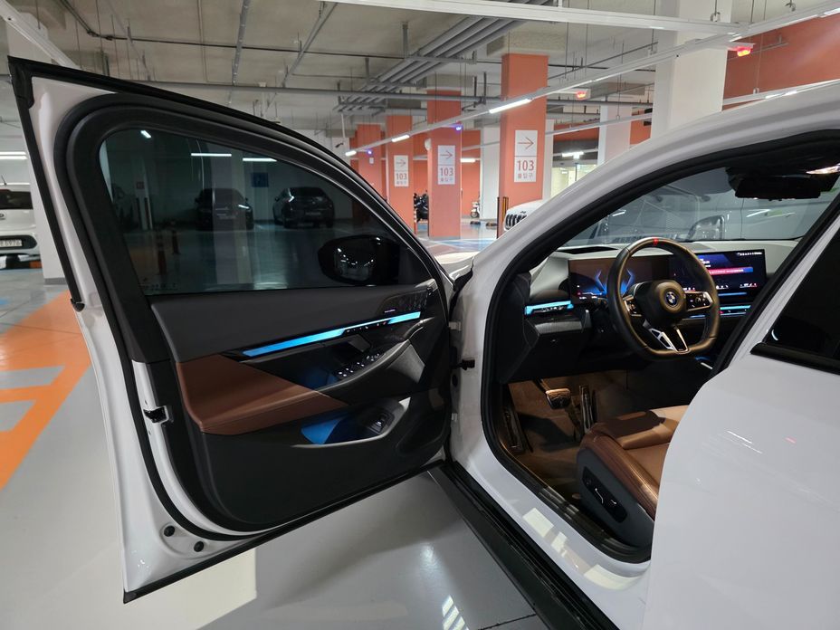 BMW i5 2024