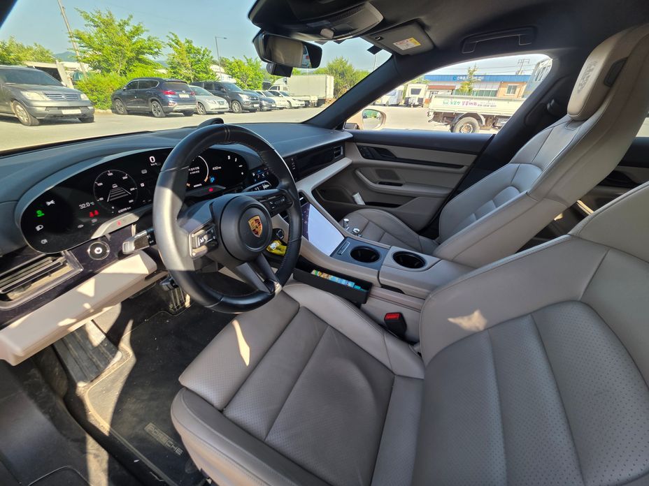Porsche Taycan 2023