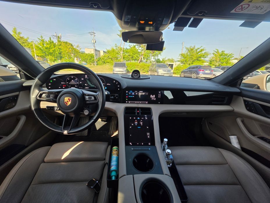 Porsche Taycan 2023