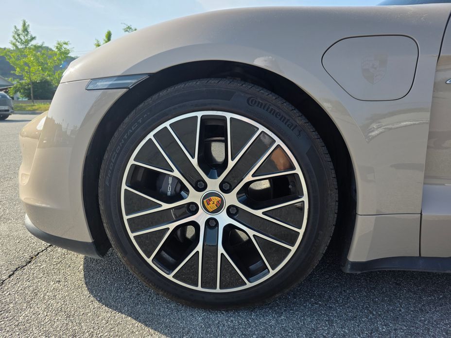 Porsche Taycan 2023