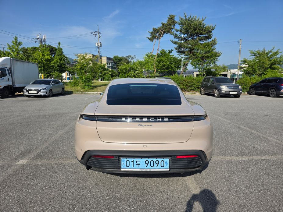 Porsche Taycan 2023