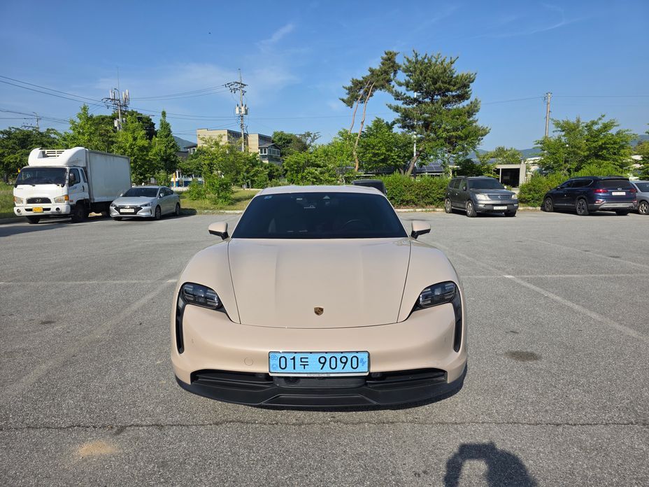 Porsche Taycan 2023