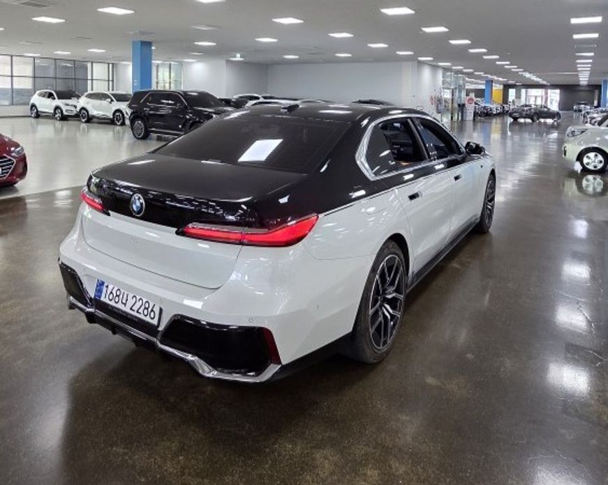 BMW 7-Series 2023