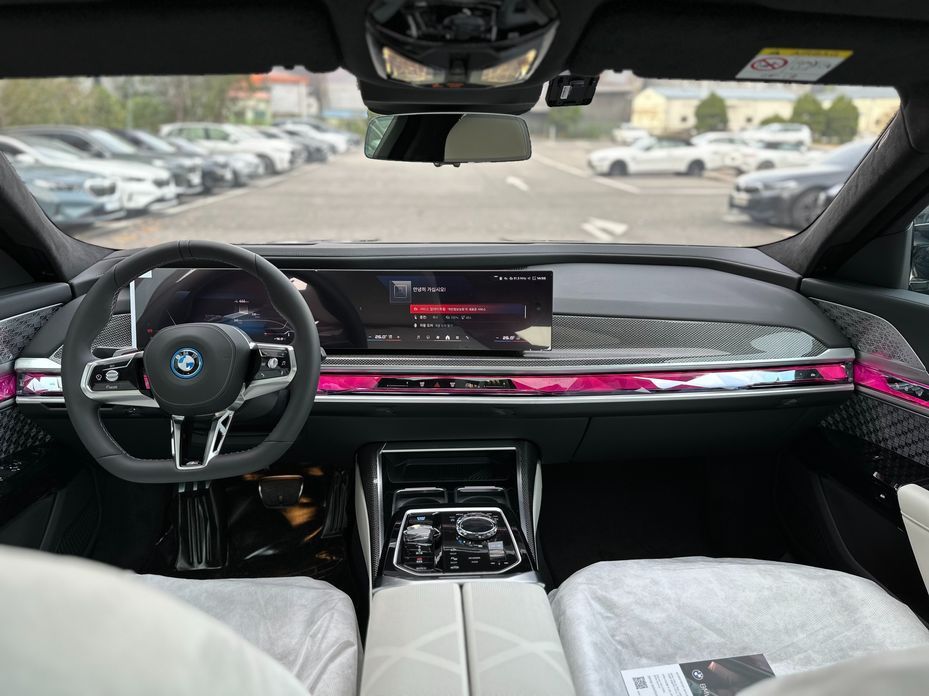 BMW i7 2025