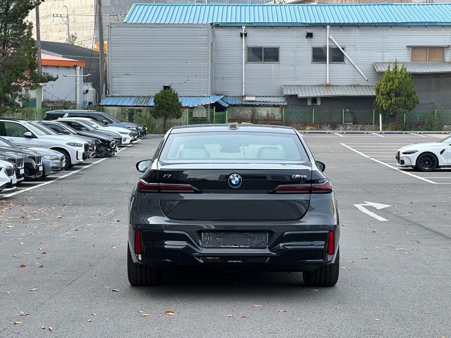 BMW i7 2025