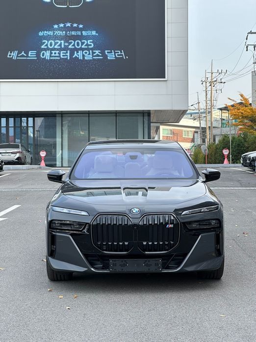 BMW i7 2025