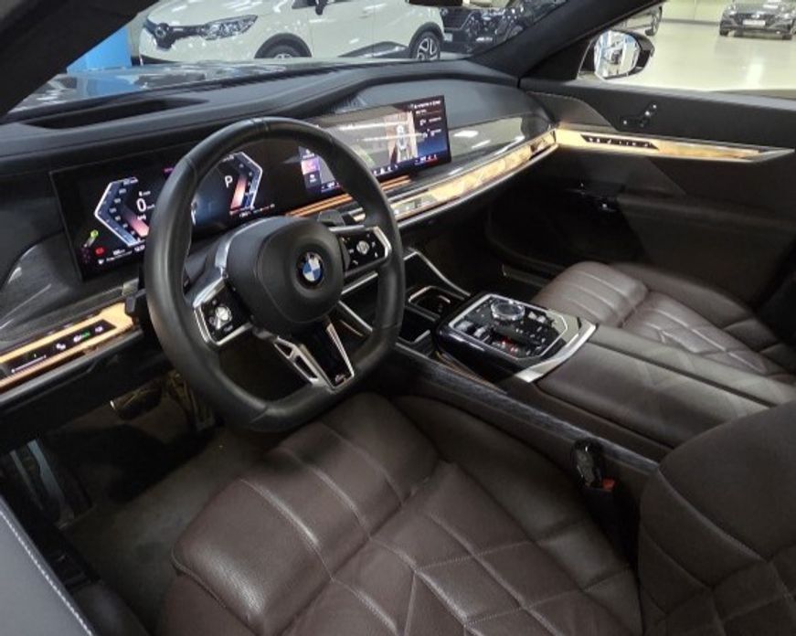 BMW 7-Series 2023