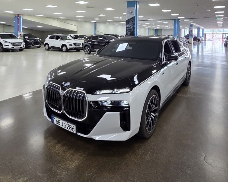 BMW 7-Series 2023