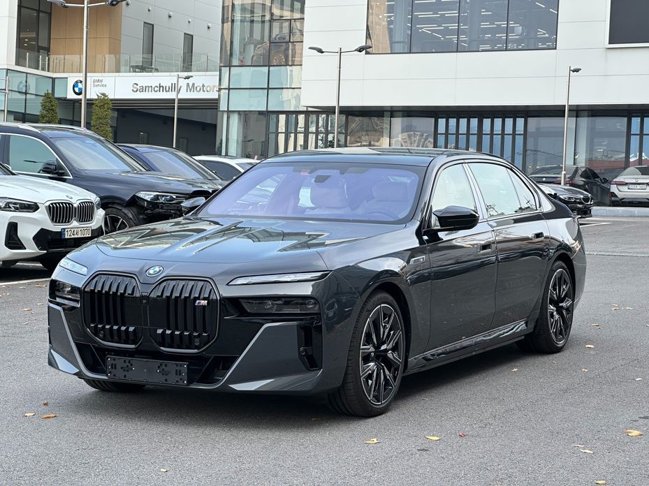 BMW i7 2025