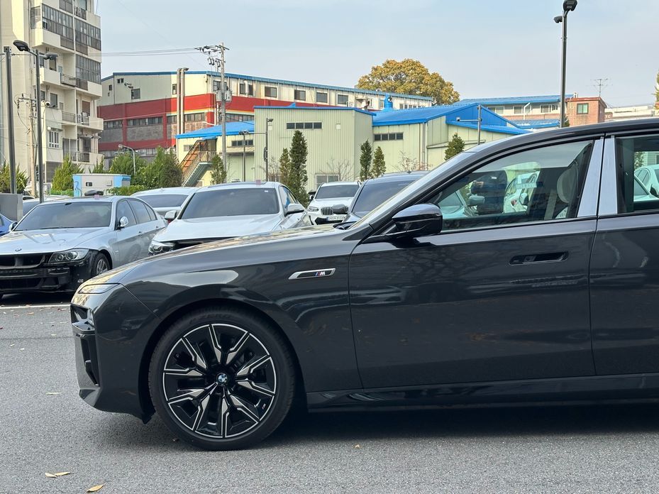 BMW i7 2025