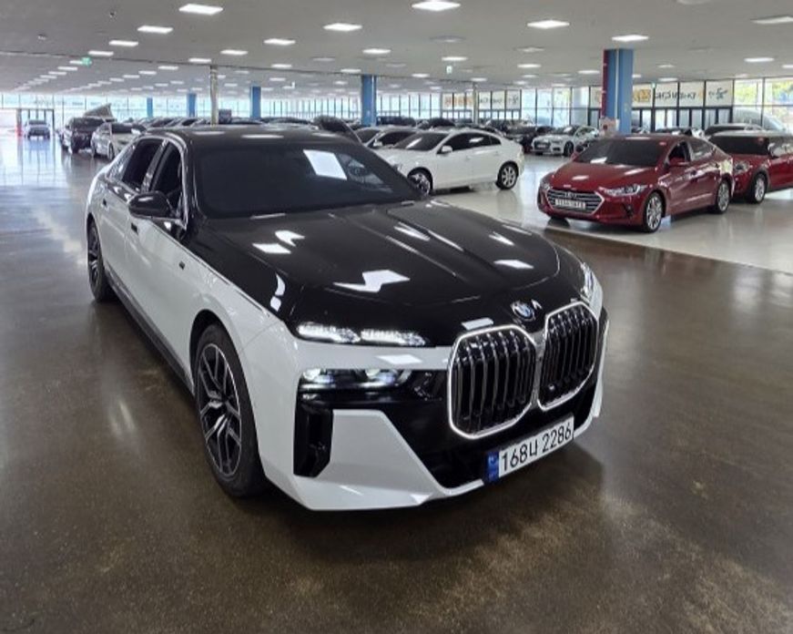 BMW 7-Series 2023