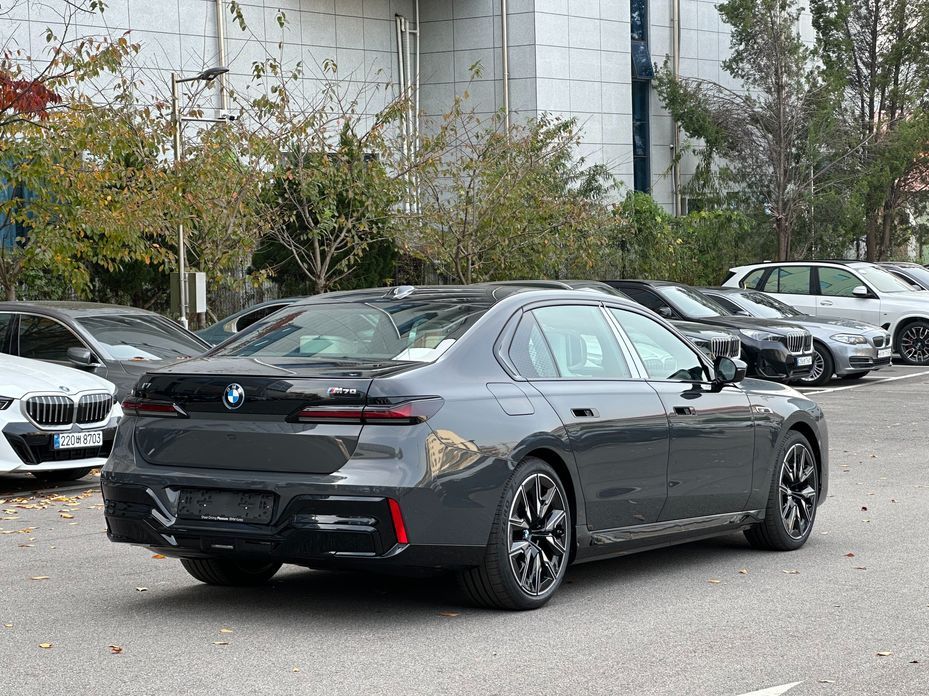 BMW i7 2025