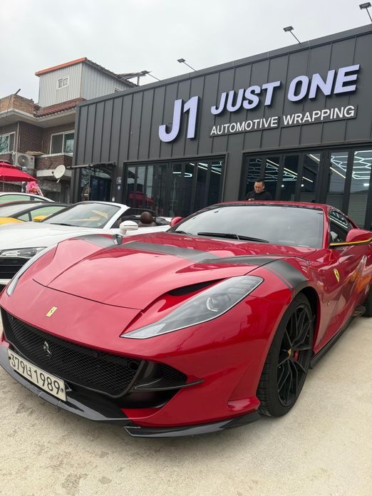 Ferrari 812 2019