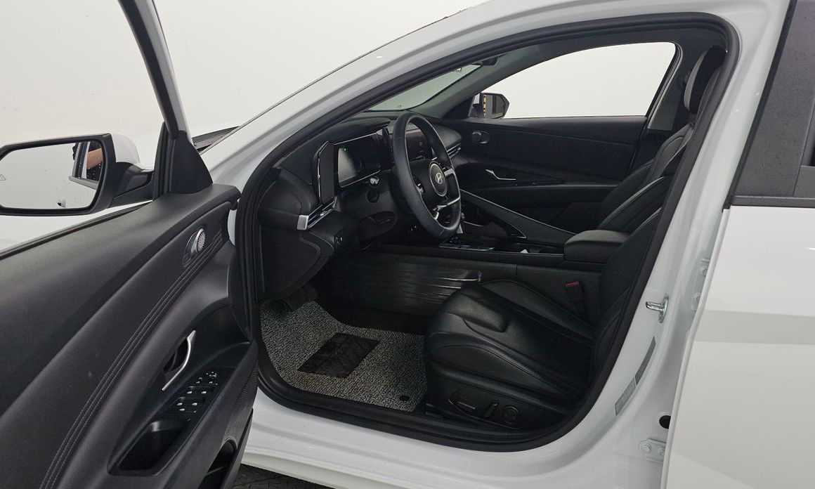 Hyundai AVANTE 2025