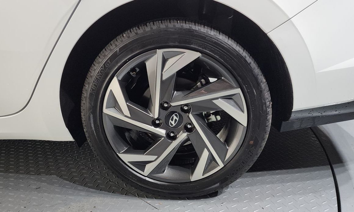 Hyundai AVANTE 2025