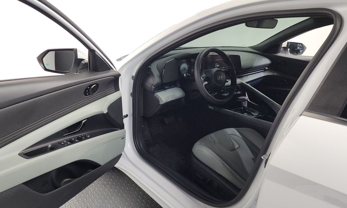 Hyundai AVANTE 2025
