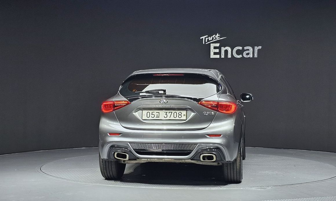 Infiniti Q30 2019