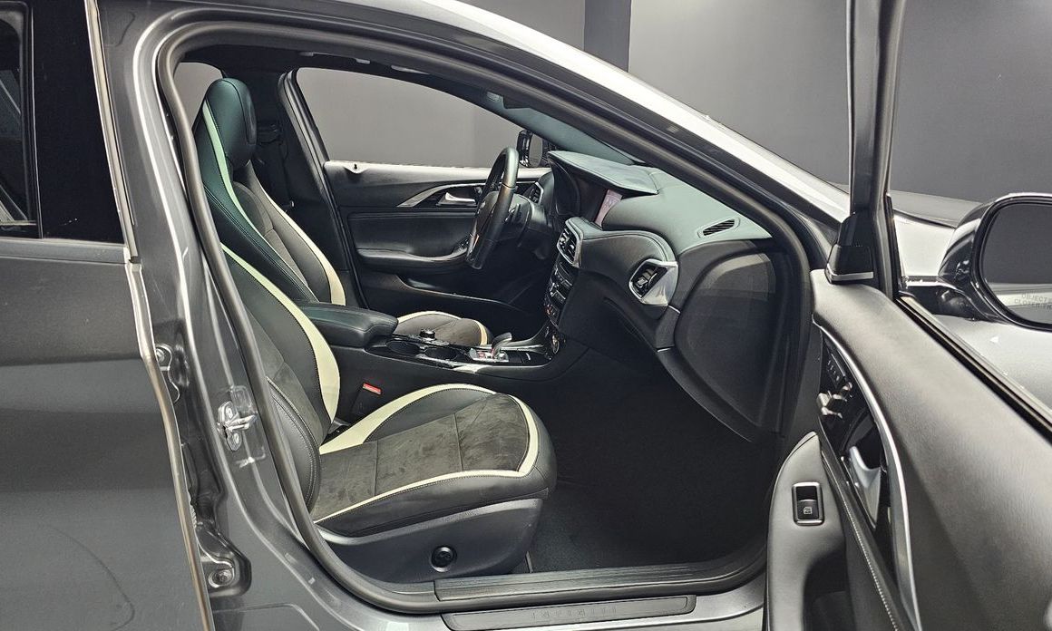 Infiniti Q30 2019