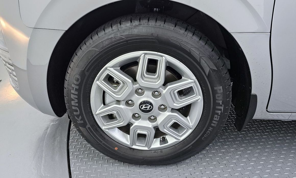 Hyundai Staria 2025