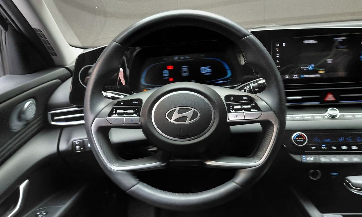 Hyundai AVANTE 2024