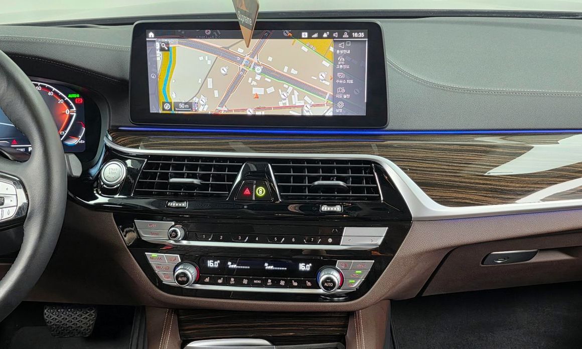 BMW 5-Series 2023