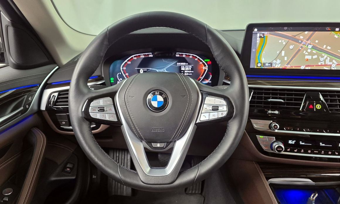 BMW 5-Series 2023