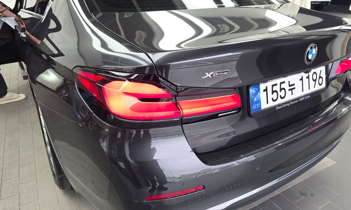 BMW 5-Series 2023
