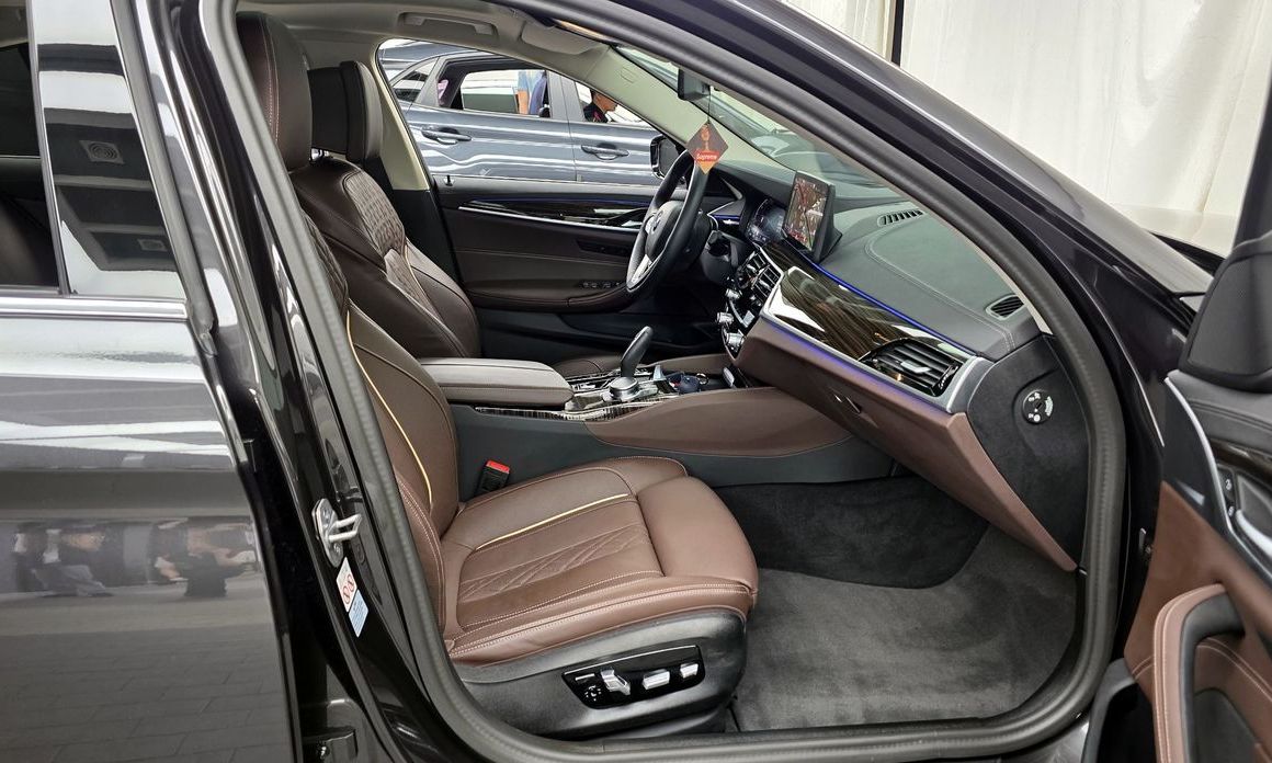 BMW 5-Series 2023