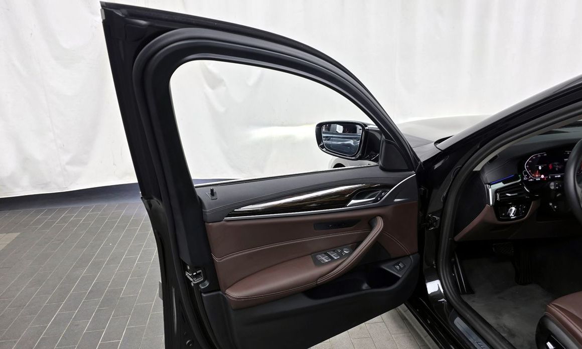 BMW 5-Series 2023