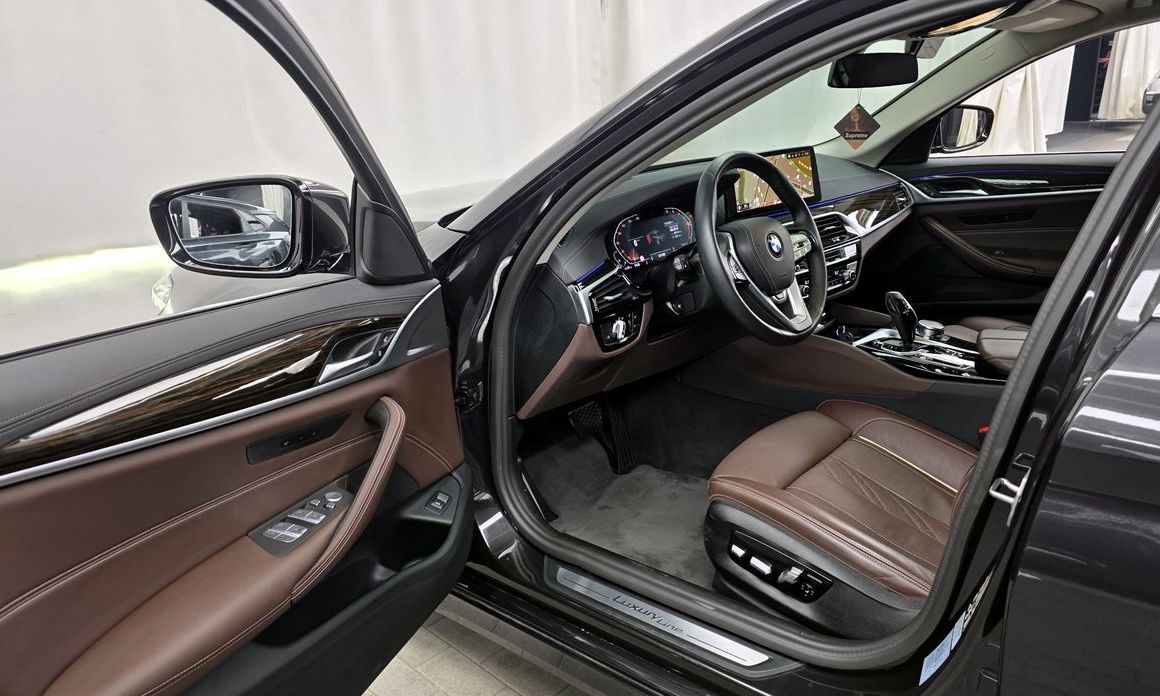 BMW 5-Series 2023