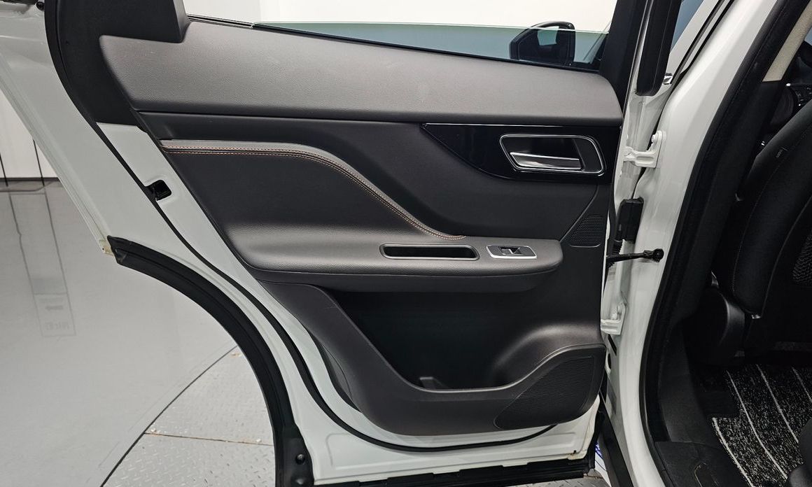 Jaguar F-PACE 2019