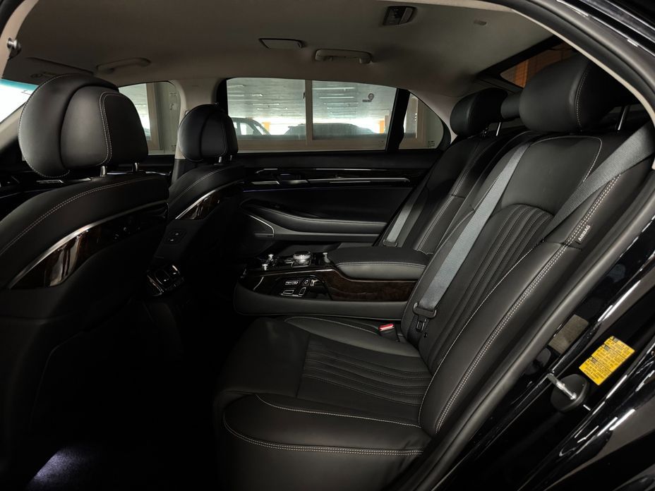 Genesis G90 2021