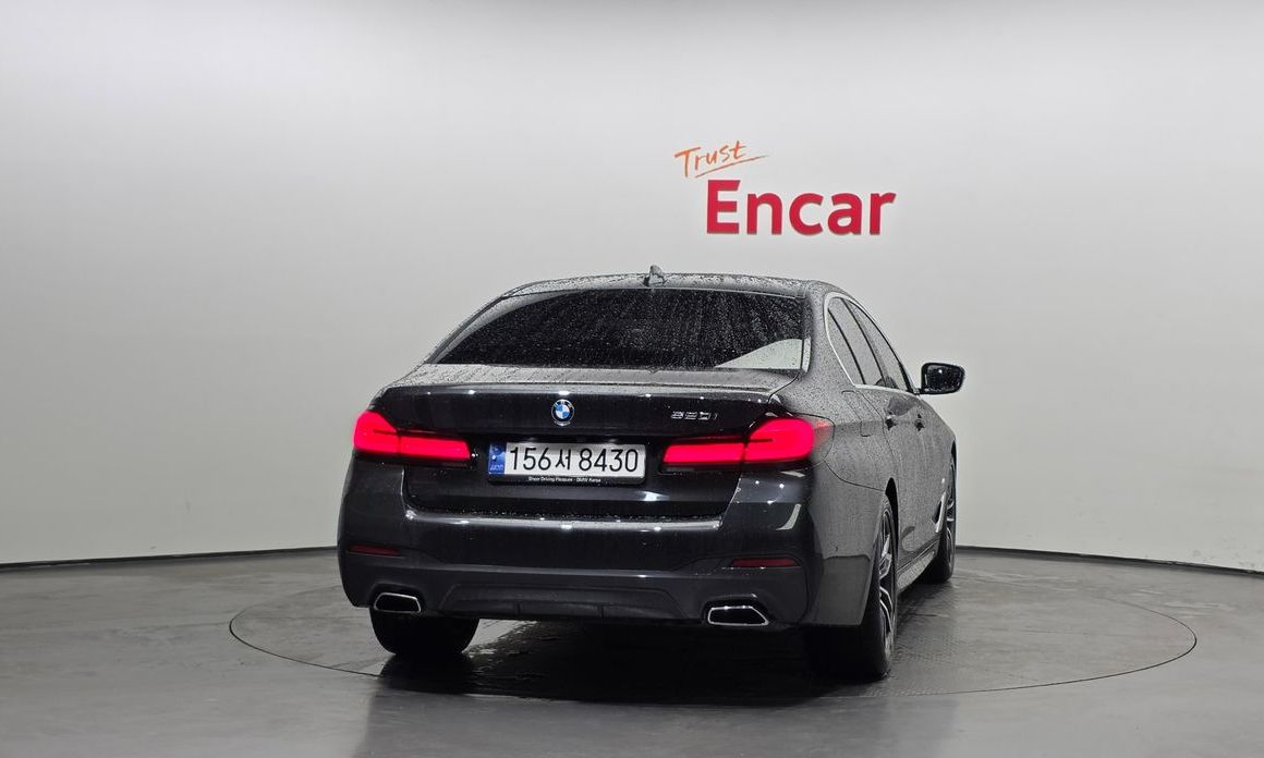 BMW 5-Series 2023