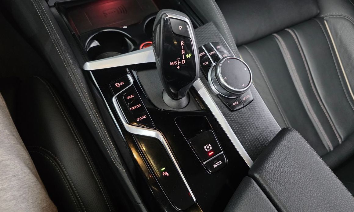BMW 5-Series 2023