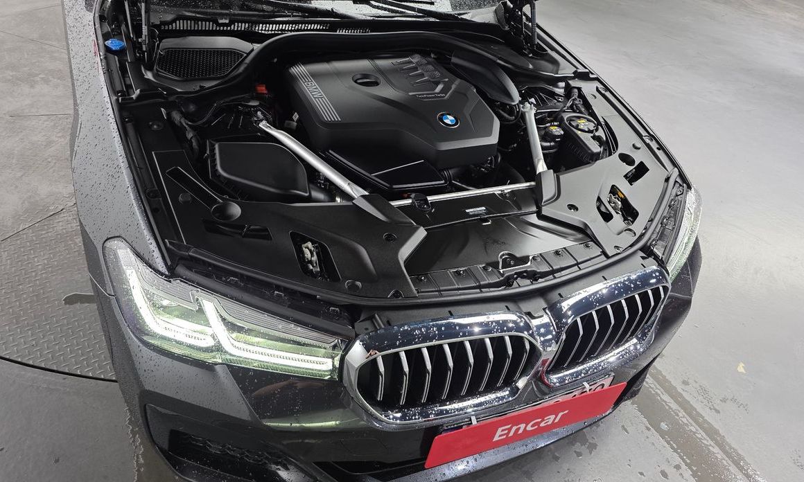 BMW 5-Series 2023