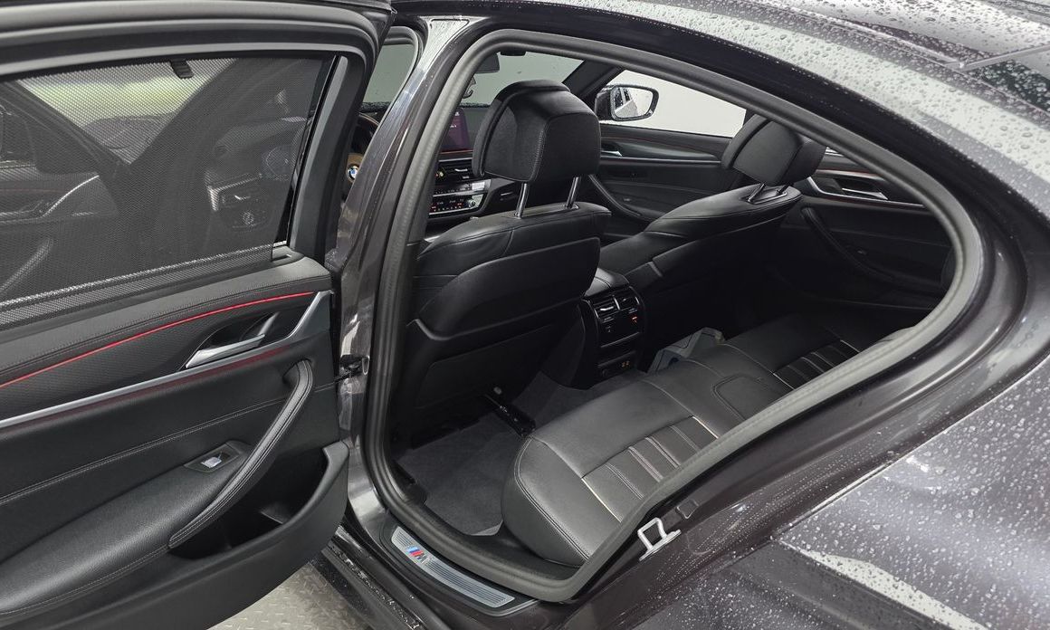 BMW 5-Series 2023