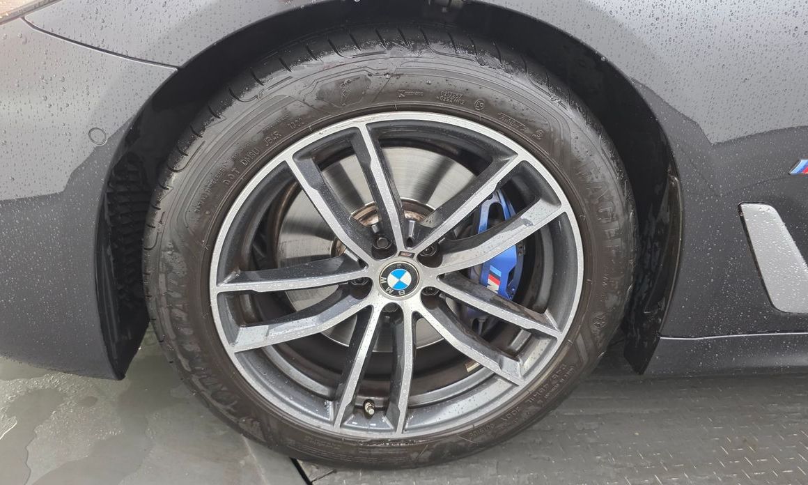 BMW 5-Series 2023
