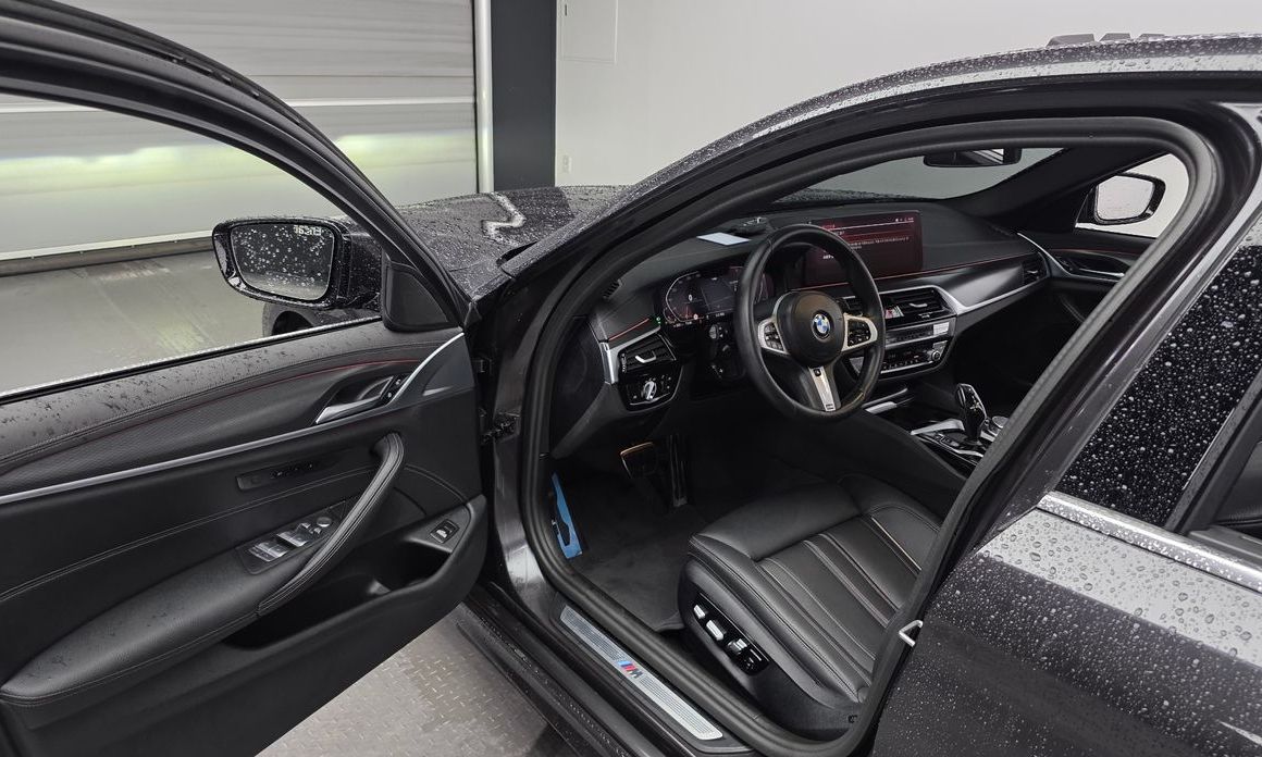 BMW 5-Series 2023