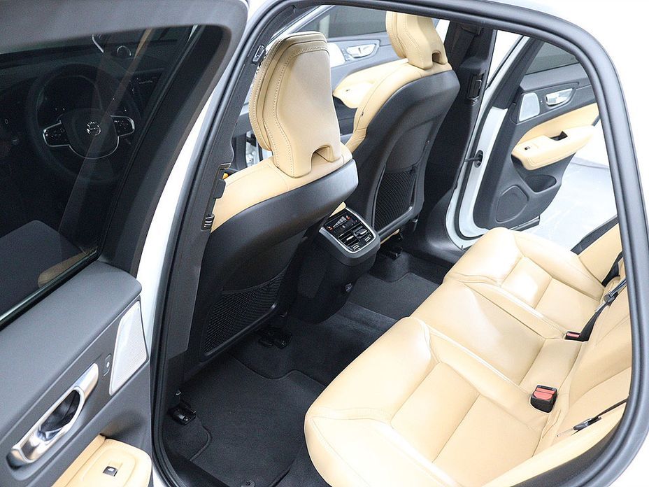 Volvo XC60 2025