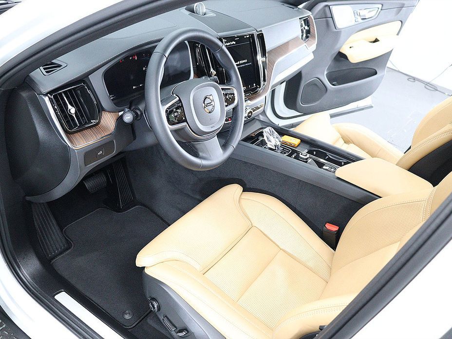 Volvo XC60 2025